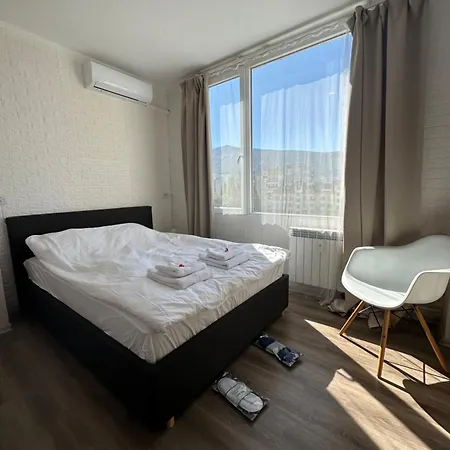 Rose's , Mountain View, Self Check-in, Close To Metro, Park, Stores, Family-friendly Sofia